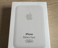 White Apple wireless charger pack