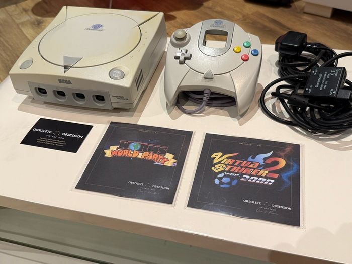 Sega Dreamcast Console Bundle with 2 Games and Controller