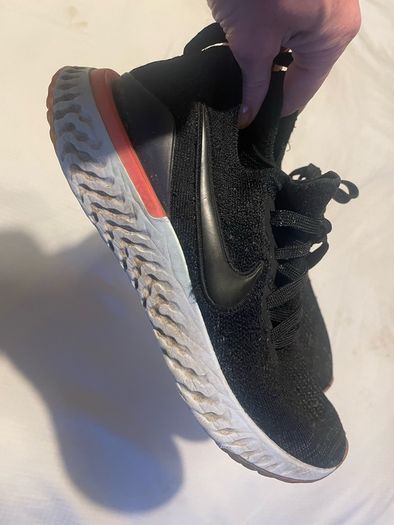 nike runners 2 pairs
