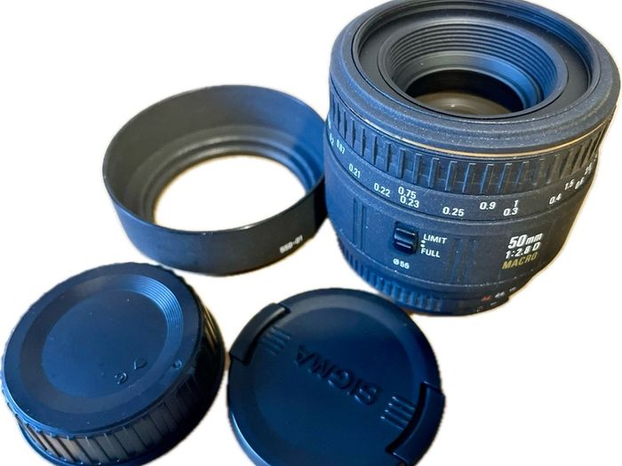 Sigma Nikon Fit 50mm AFD EX f/2.8 true 1:1 macro lens, mint