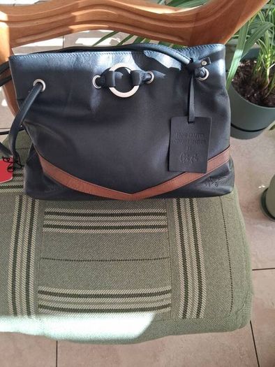 Beautiful GiGi Navy Soft Leather Hand/Shoulder Bag