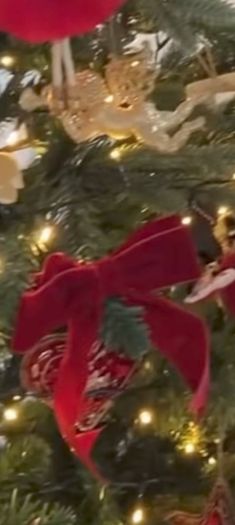 Christmas Decorations / Green Velvet Bows