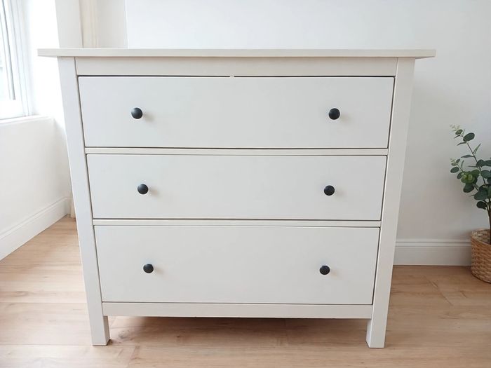 Chest of drawers