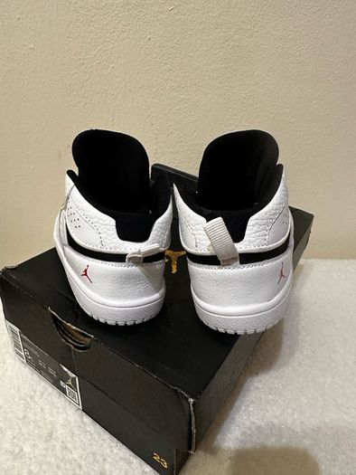 Nike toddler Nike air Jordan trainers