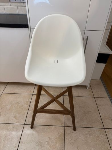 Bar stool