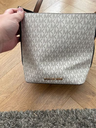 Michael Kors Kimberly Bucket Bag (Crossbody)