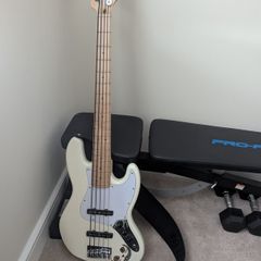 Fender Squier jazz bass 5 String