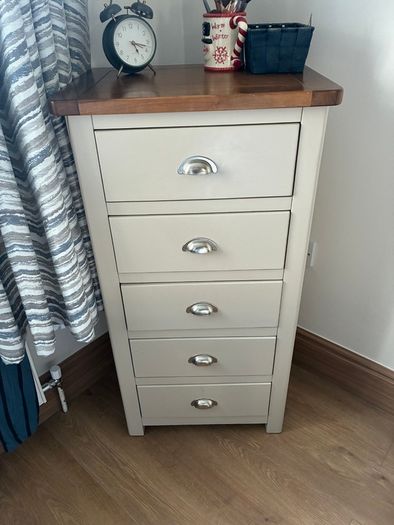 King bed, matching lockers and chest of drawers