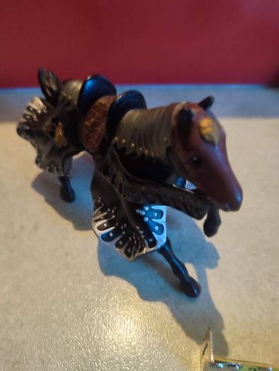 Papo Medieval Black Gold & Armored Knights Dragon Horses