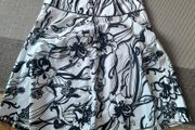 Skirt in white with black floral pattern