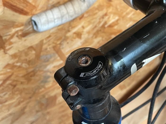 Carrera Zelos road bike