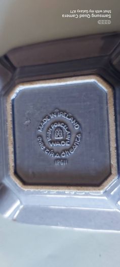 irish made porcelain wade ashtray,,prefect condition see the pictures for condition,buyer collects or pays postage thank you ,bunratty Castle picture insert ,