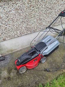 Free electric lawnmower