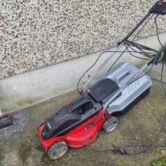 Free electric lawnmower