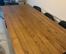 Fabulous solid oak dining table - 8 seater