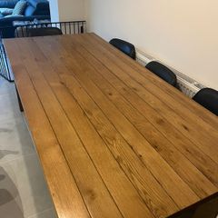Fabulous solid oak dining table - 8 seater
