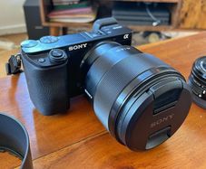 Sony Alpha 6100 + 3 lenses + bag + charger + uv filters