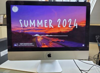 21.5 inch Apple iMac (A1418) Late 2013 Catailna 2.90GHz Core i5 (i5-4570S) 8GB RAM 512GB SSD (Screen has a small chip)