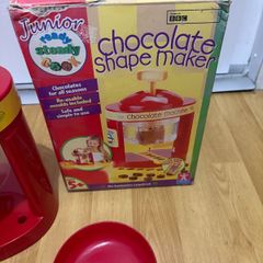 Chocolate making machine