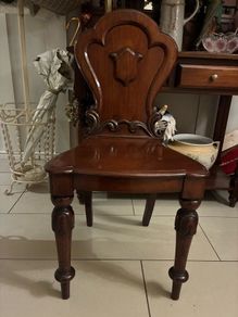 Stunning 19th Century Mahogany Hall chair Excellent condition
