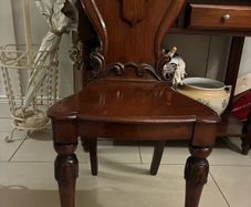 Stunning 19th Century Mahogany Hall chair Excellent condition