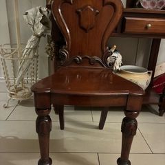 Stunning 19th Century Mahogany Hall chair Excellent condition