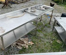 Stainless steel sink