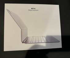 iPad Pro 13-inch ( MAGIC KEYBOARD M4/M5 Compatible)British English WHITE COLOUR Brand New Sealed 1 Year Warranty