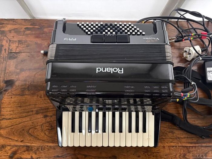 Accordion-Roland FR-1X V-Accordion Excellent