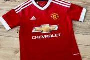 Manchester United jersey size 9/10 years old