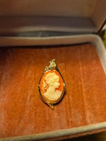 Vintage Cameo Brooch