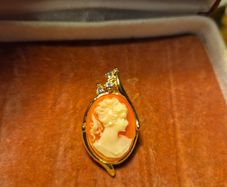 Vintage Cameo Brooch