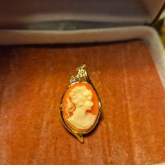 Vintage Cameo Brooch
