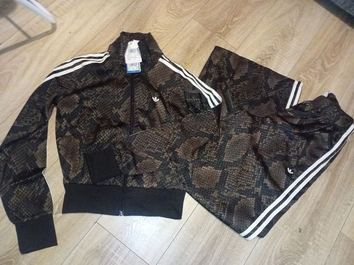 Woman adidas tracksuit