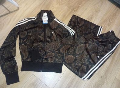 Woman adidas tracksuit