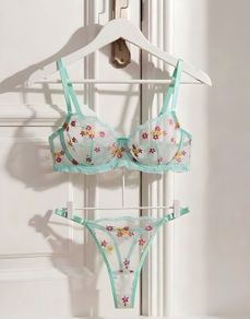 Elegant floral lingerie set