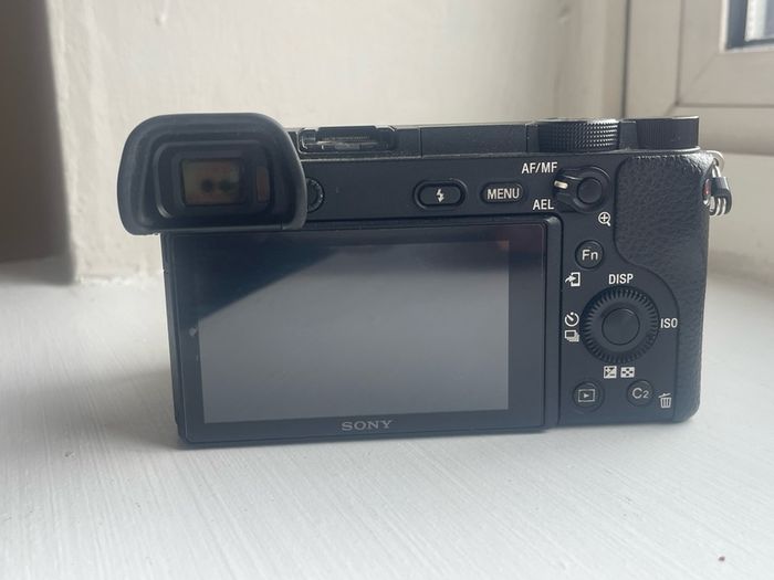 Sony a6300 + 16-50 kit lense