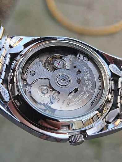 Watch Seiko 5 Automatic.