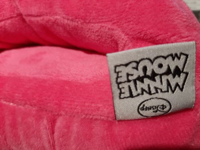 new Minnie Mouse hand warmer with micro pack tag attached