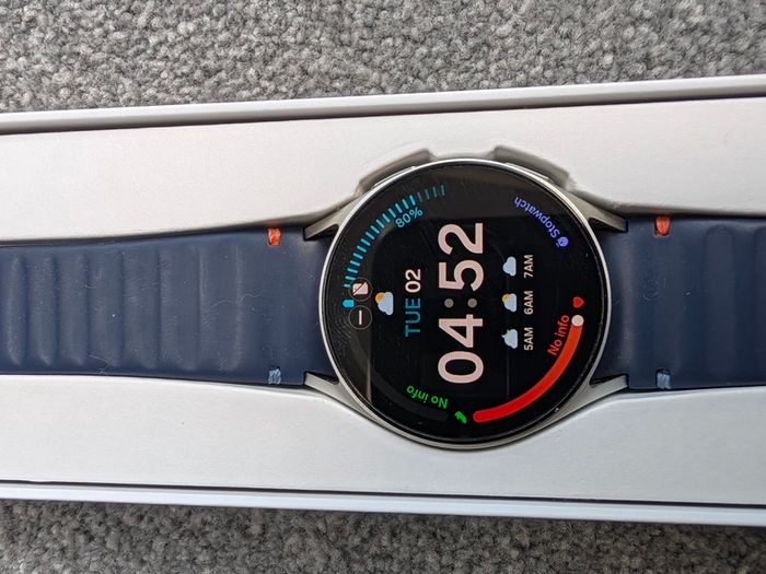 Samsung Galaxy Watch7 with 2 straps