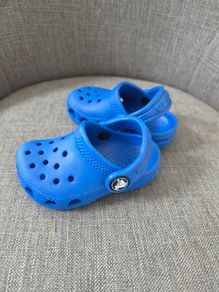 Infant crocs UK size 4
