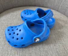 Infant crocs UK size 4