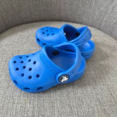 Infant crocs UK size 4