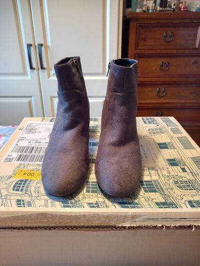 Oasis ankle boots, colour grey, size 6