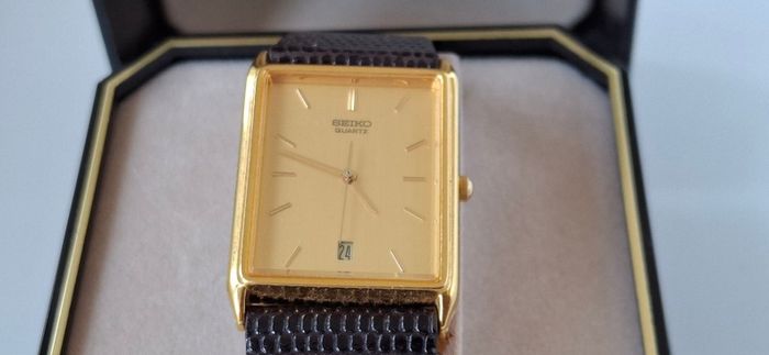 Seiko 7N22 5A49 Man's Tank Style Watch