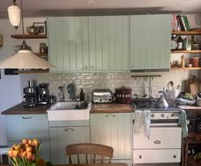 Full Kitchen units with Bosch dishwasher & IKEA fridge. Solid oak countertops.