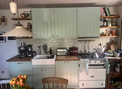 Full Kitchen units with Bosch dishwasher & IKEA fridge. Solid oak countertops.