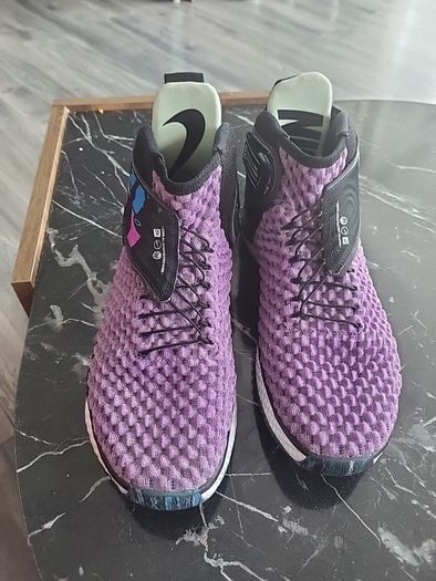 nike unvrs