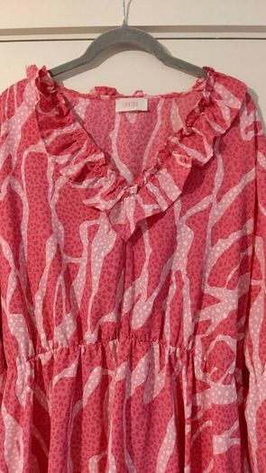 pink dress
