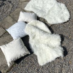 Rugs / pillows